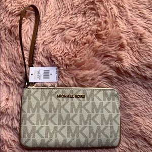 Brand New Michael Kors Jet Set Travel Wristlet